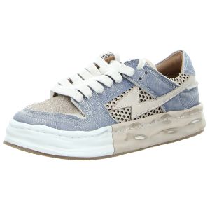 Sneaker - Rebecca White - Zwave Rebuild - jeans