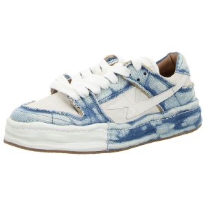Sneaker - Rebecca White - Zwave Rebuild - jeans