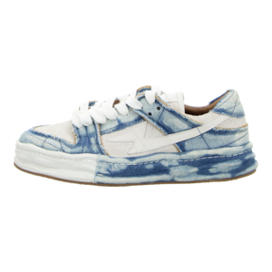 Sneaker - Rebecca White - Zwave Rebuild - jeans